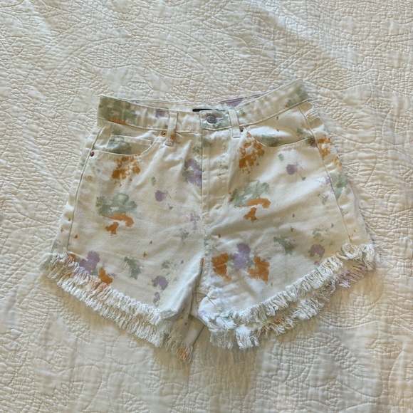 CLOSET CLEAROUT ✨ Wild Fable White Denim Shorts Size 2 - Picture 1 of 3